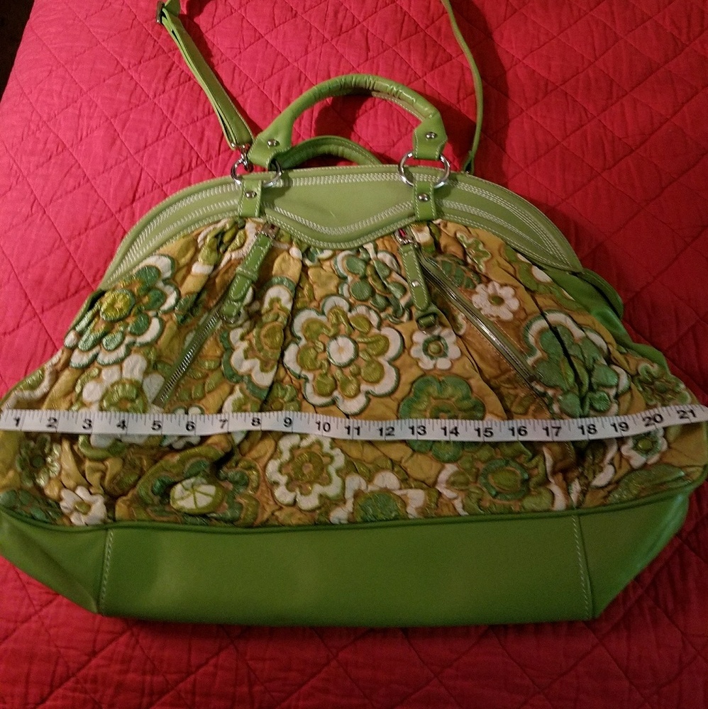 Oversized purse with shoulder strapes